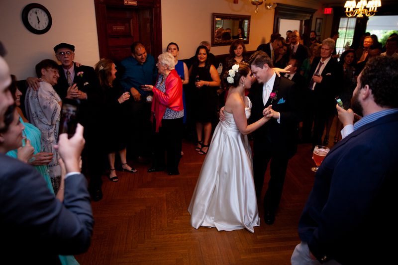 cuban-flair-reception-couple-share-a-slow-dance